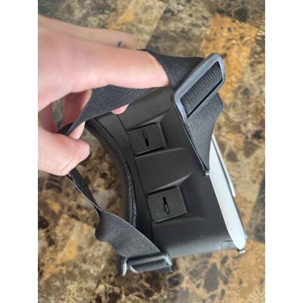 American Eagle Outfitters Mobile Phone Virtual Reality Headset